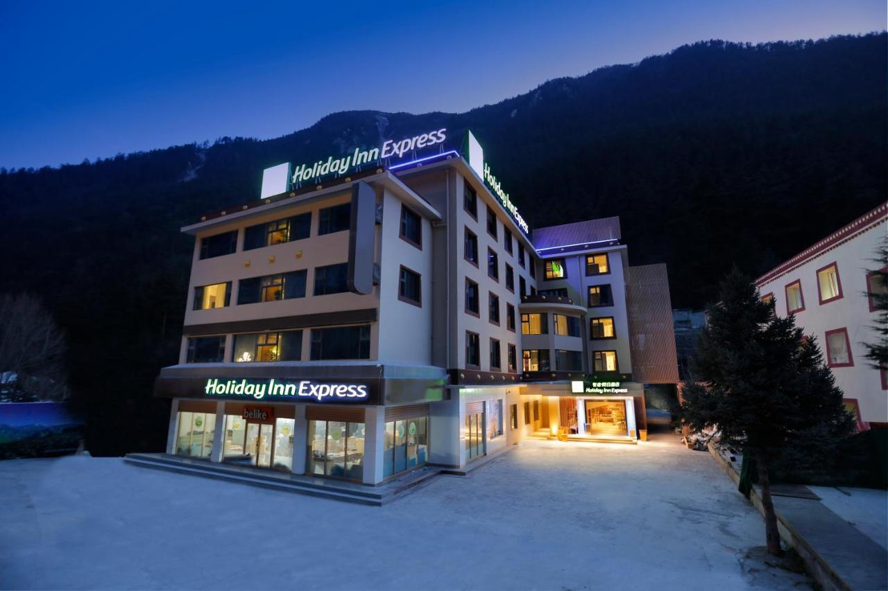 Holiday Inn Express Jiuzhaigou,Only 600 Meters To Jiuzhaigou Park By Ihg Exteriér fotografie