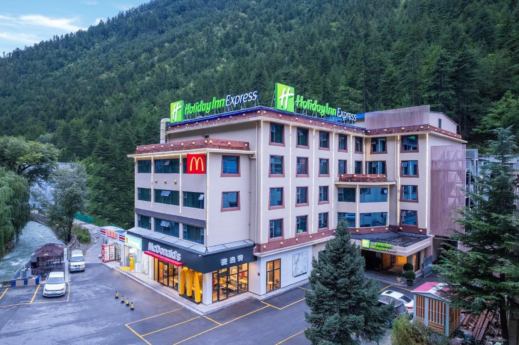 Holiday Inn Express Jiuzhaigou,Only 600 Meters To Jiuzhaigou Park By Ihg Exteriér fotografie