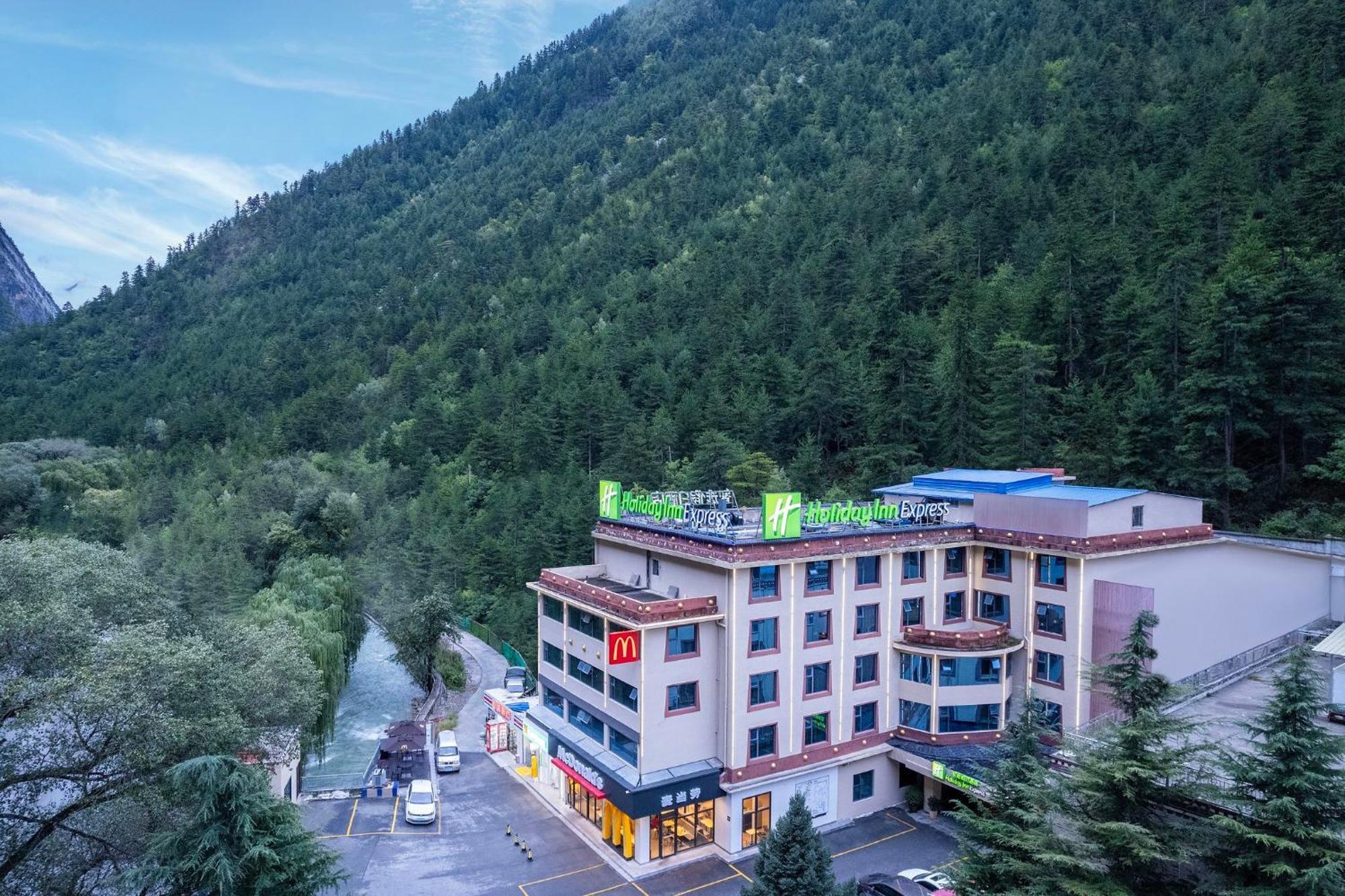 Holiday Inn Express Jiuzhaigou,Only 600 Meters To Jiuzhaigou Park By Ihg Exteriér fotografie