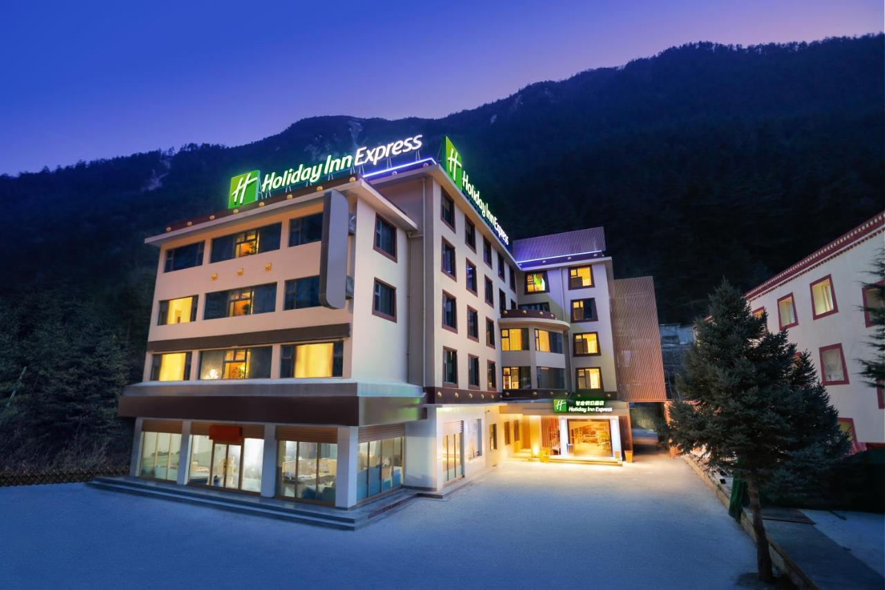 Holiday Inn Express Jiuzhaigou,Only 600 Meters To Jiuzhaigou Park By Ihg Exteriér fotografie